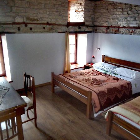 Ruols Guesthouse Гирокастра Экстерьер фото