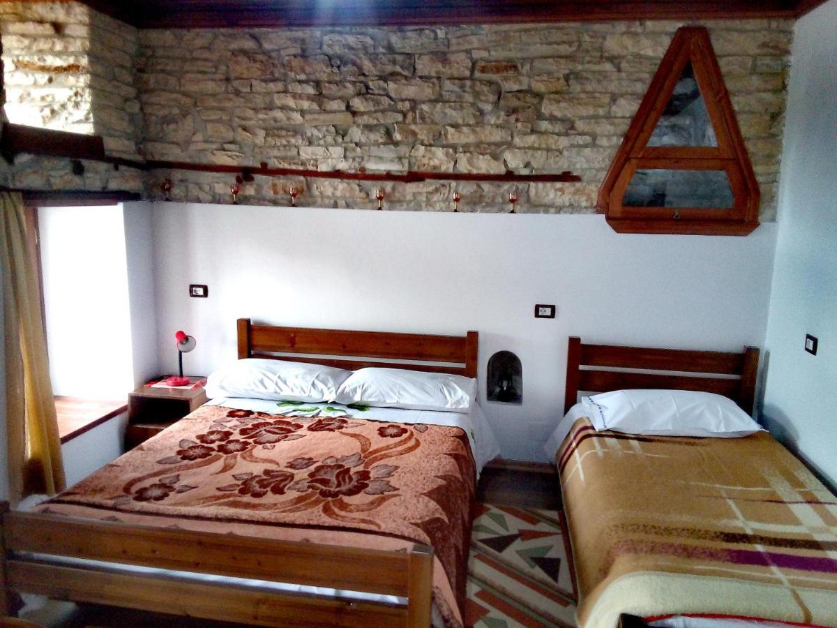 Ruols Guesthouse Гирокастра Экстерьер фото