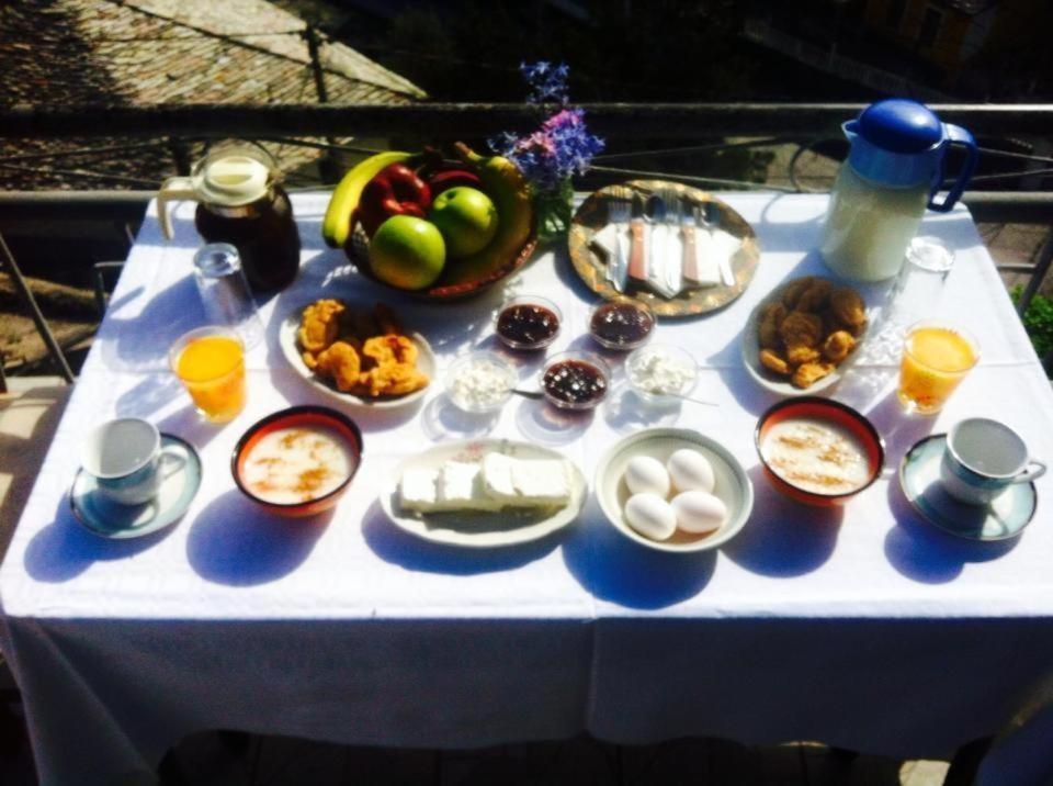 Ruols Guesthouse Гирокастра Экстерьер фото