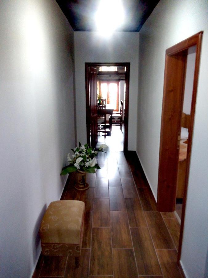 Ruols Guesthouse Гирокастра Экстерьер фото