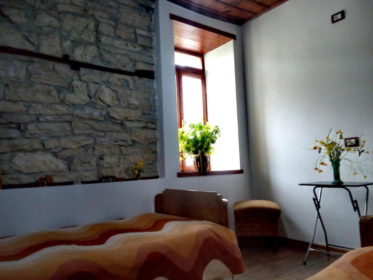Ruols Guesthouse Гирокастра Экстерьер фото