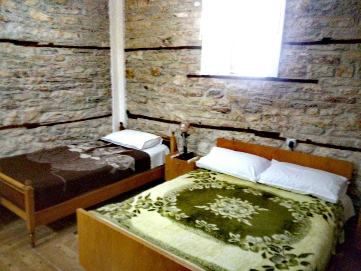 Ruols Guesthouse Гирокастра Экстерьер фото