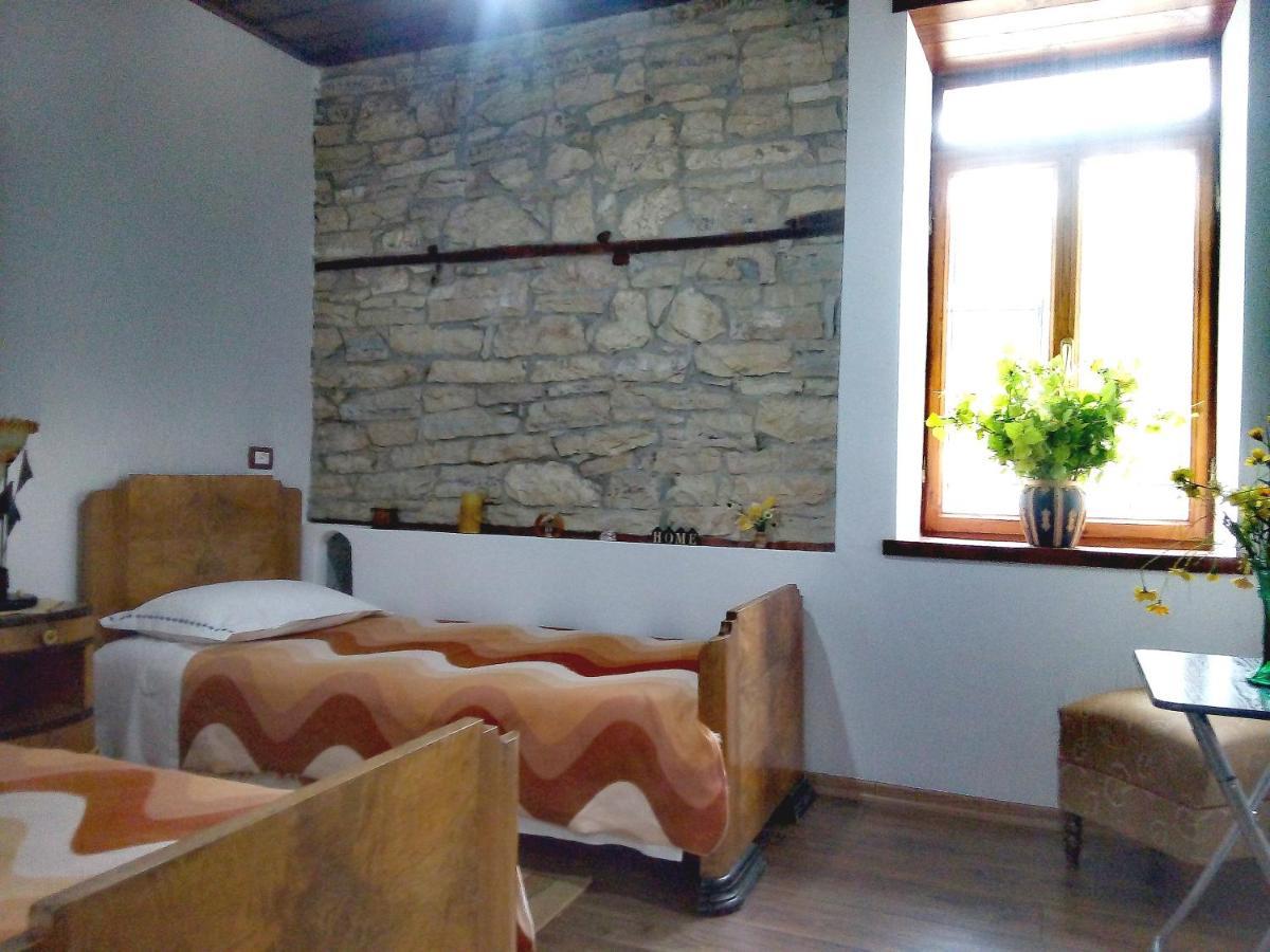 Ruols Guesthouse Гирокастра Экстерьер фото