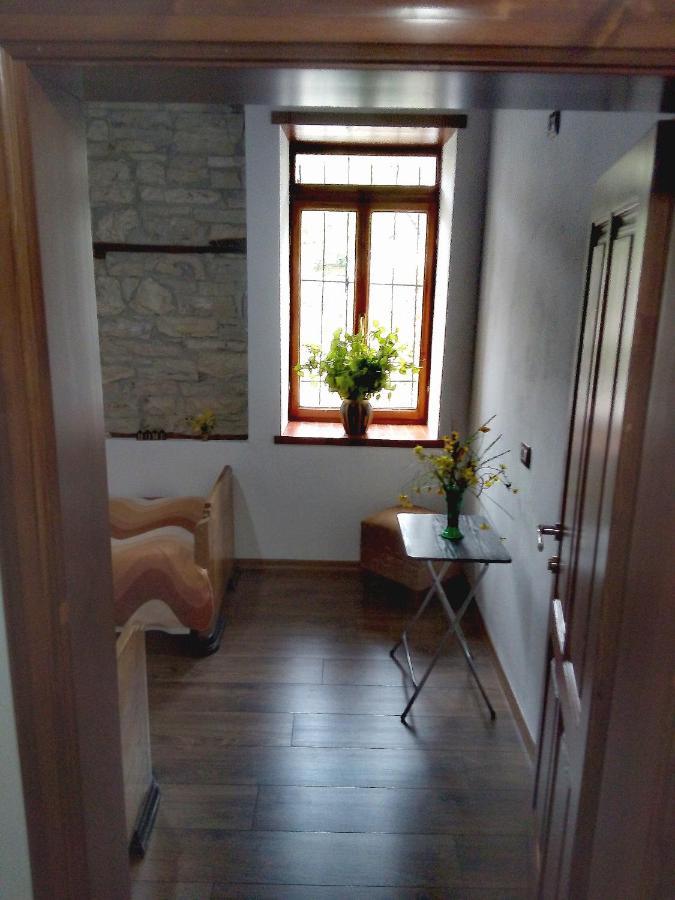 Ruols Guesthouse Гирокастра Экстерьер фото
