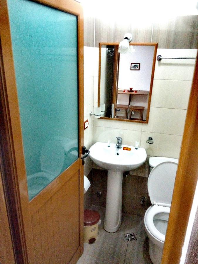Ruols Guesthouse Гирокастра Экстерьер фото