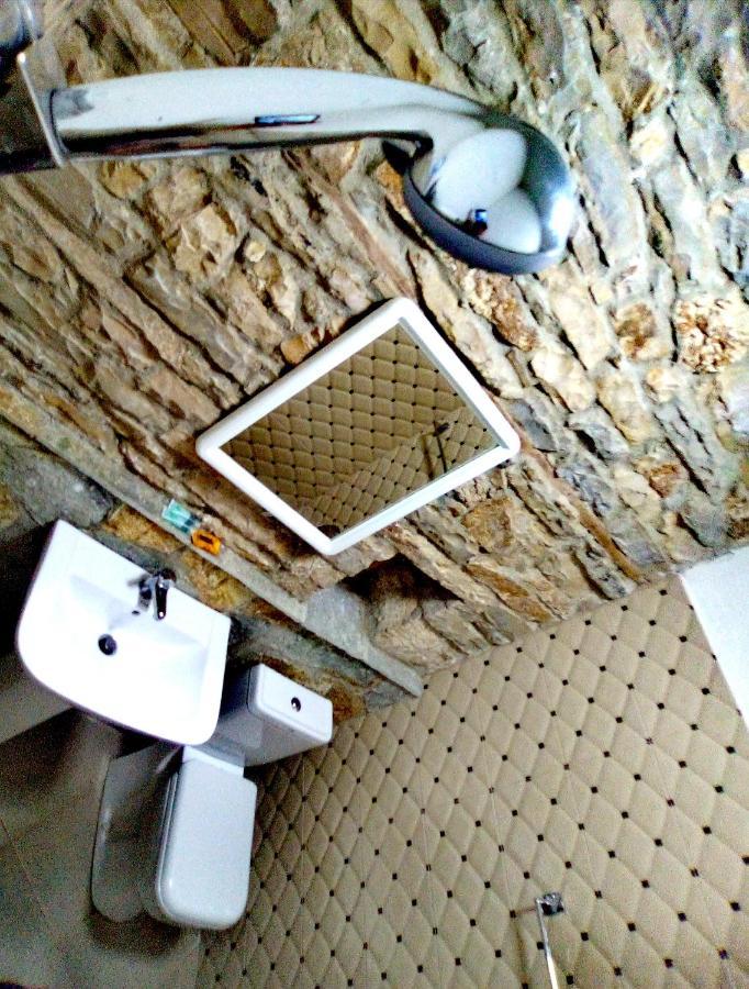Ruols Guesthouse Гирокастра Экстерьер фото
