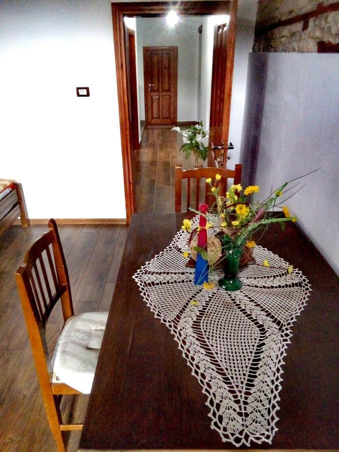 Ruols Guesthouse Гирокастра Экстерьер фото