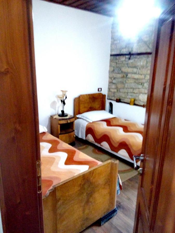 Ruols Guesthouse Гирокастра Экстерьер фото