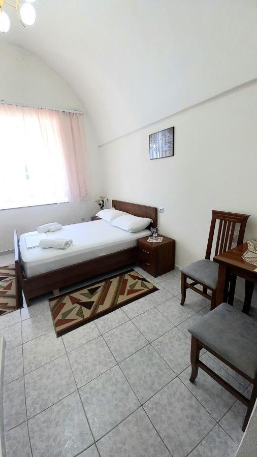 Ruols Guesthouse Гирокастра Экстерьер фото