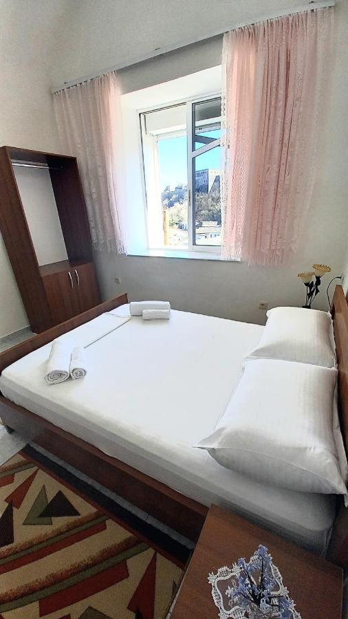 Ruols Guesthouse Гирокастра Экстерьер фото